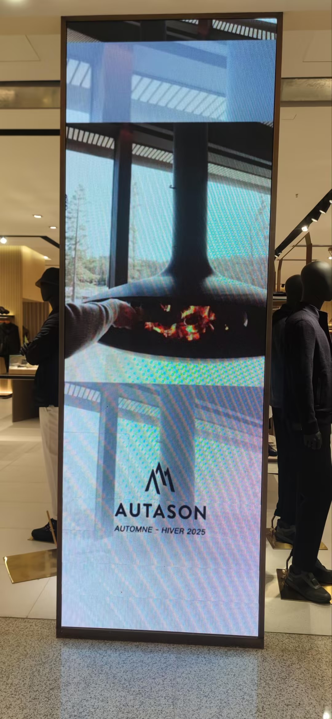 長沙望城區月亮島某商場LED顯示屏